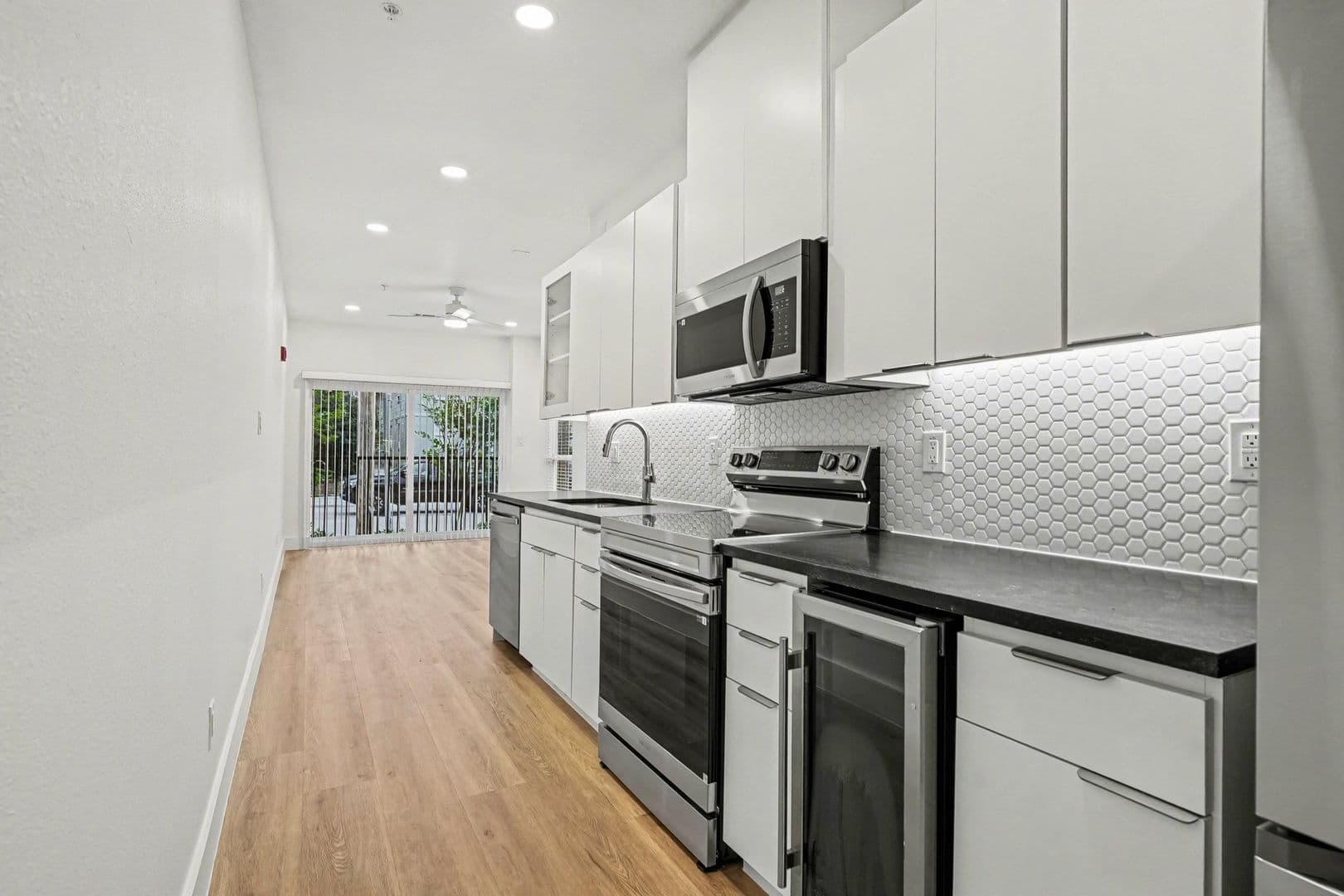 2217 N Fitzhugh Avenue #101 32 of 55