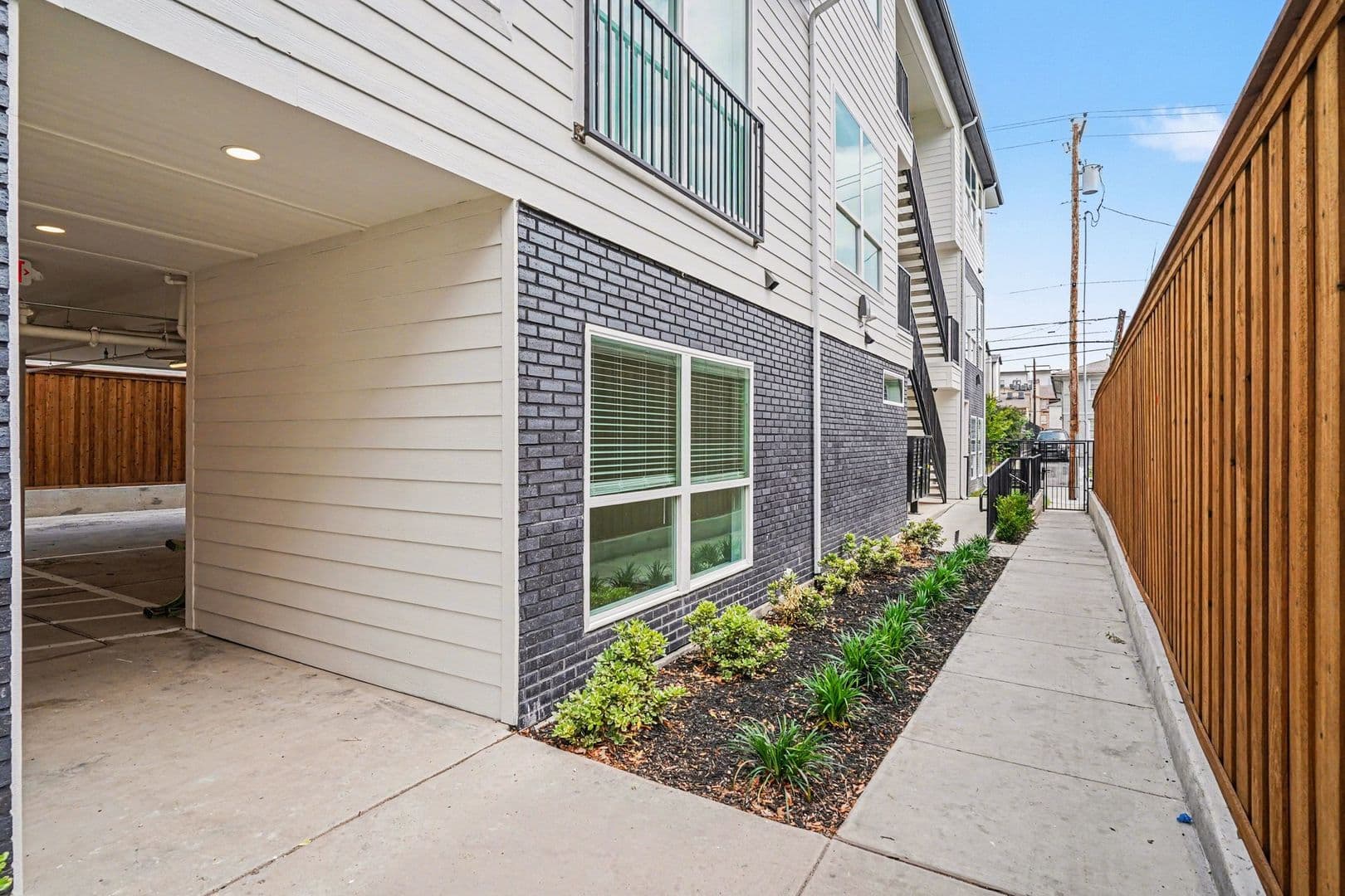 2217 N Fitzhugh Avenue #101 35 of 44