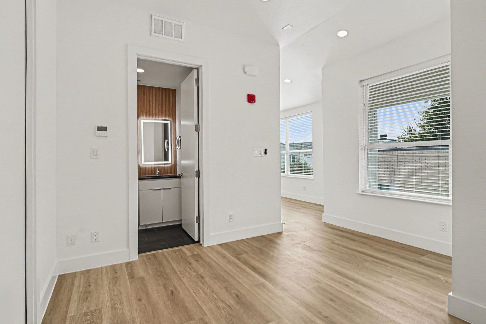 2217 N Fitzhugh Avenue #101 29 of 44