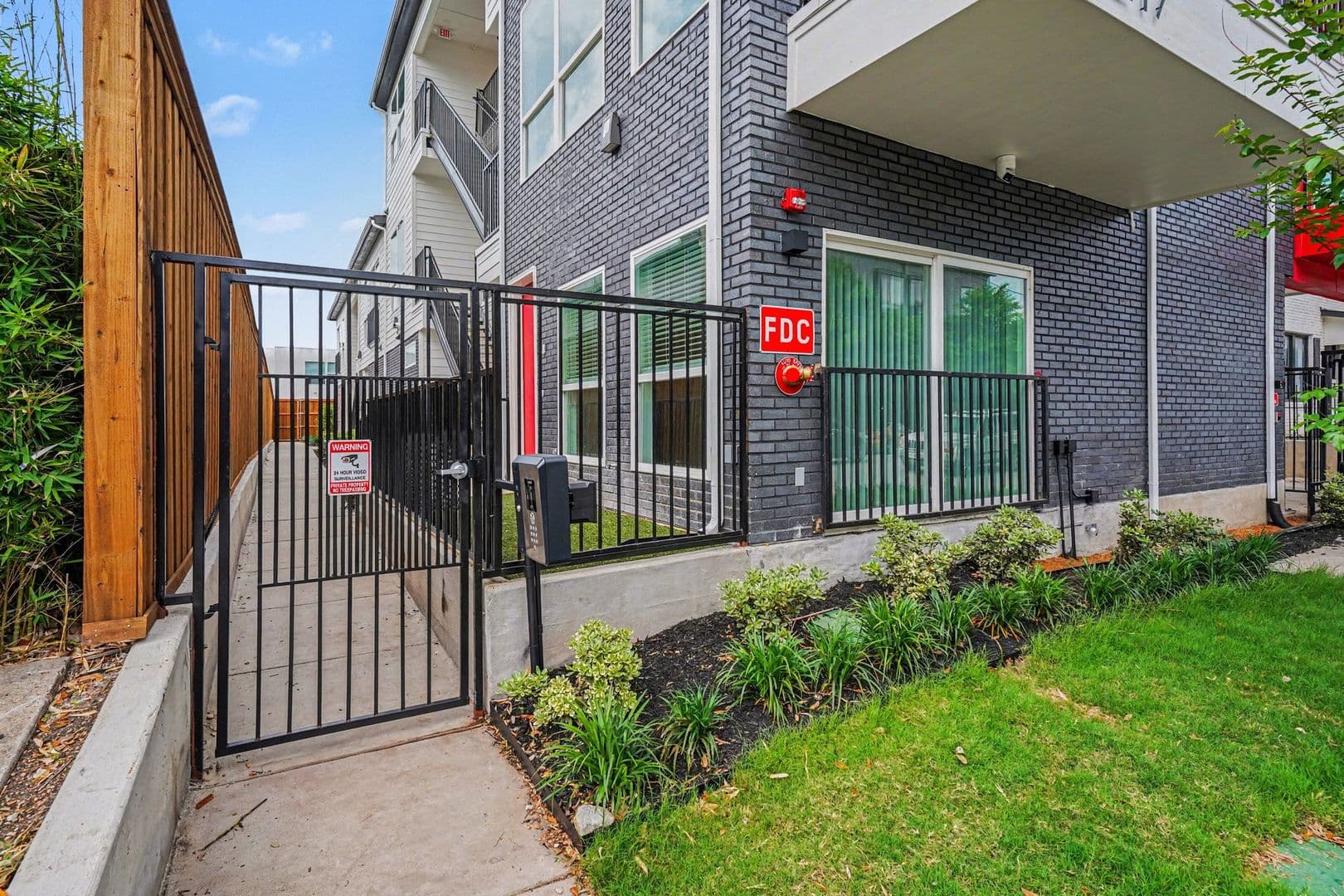 2217 N Fitzhugh Avenue #101 3 of 44