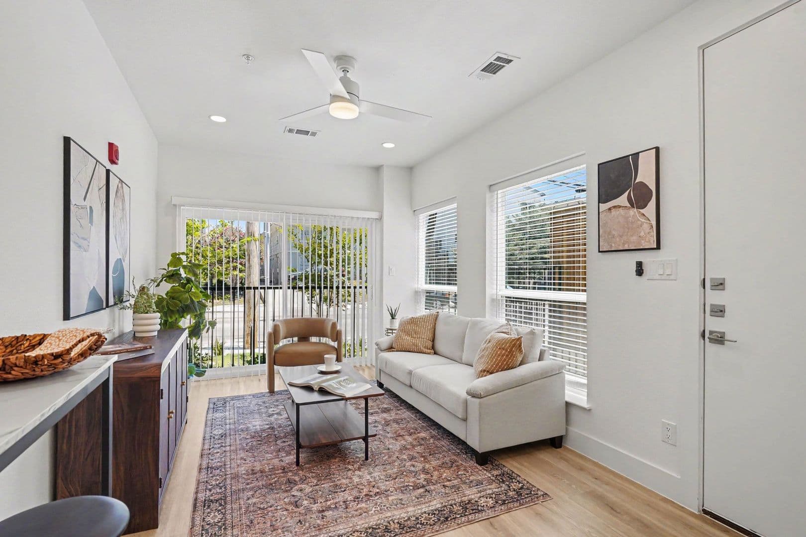 2217 N Fitzhugh Avenue #101 10 of 55