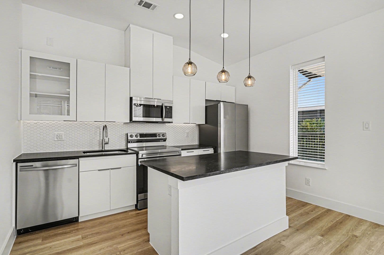 2217 N Fitzhugh Avenue #101 23 of 44