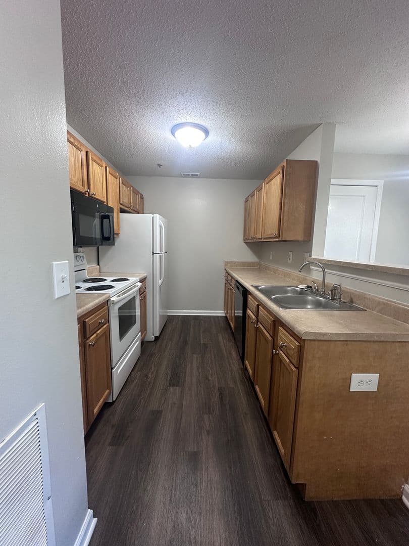 Trafalgar Pointe Apartments 4 of 14