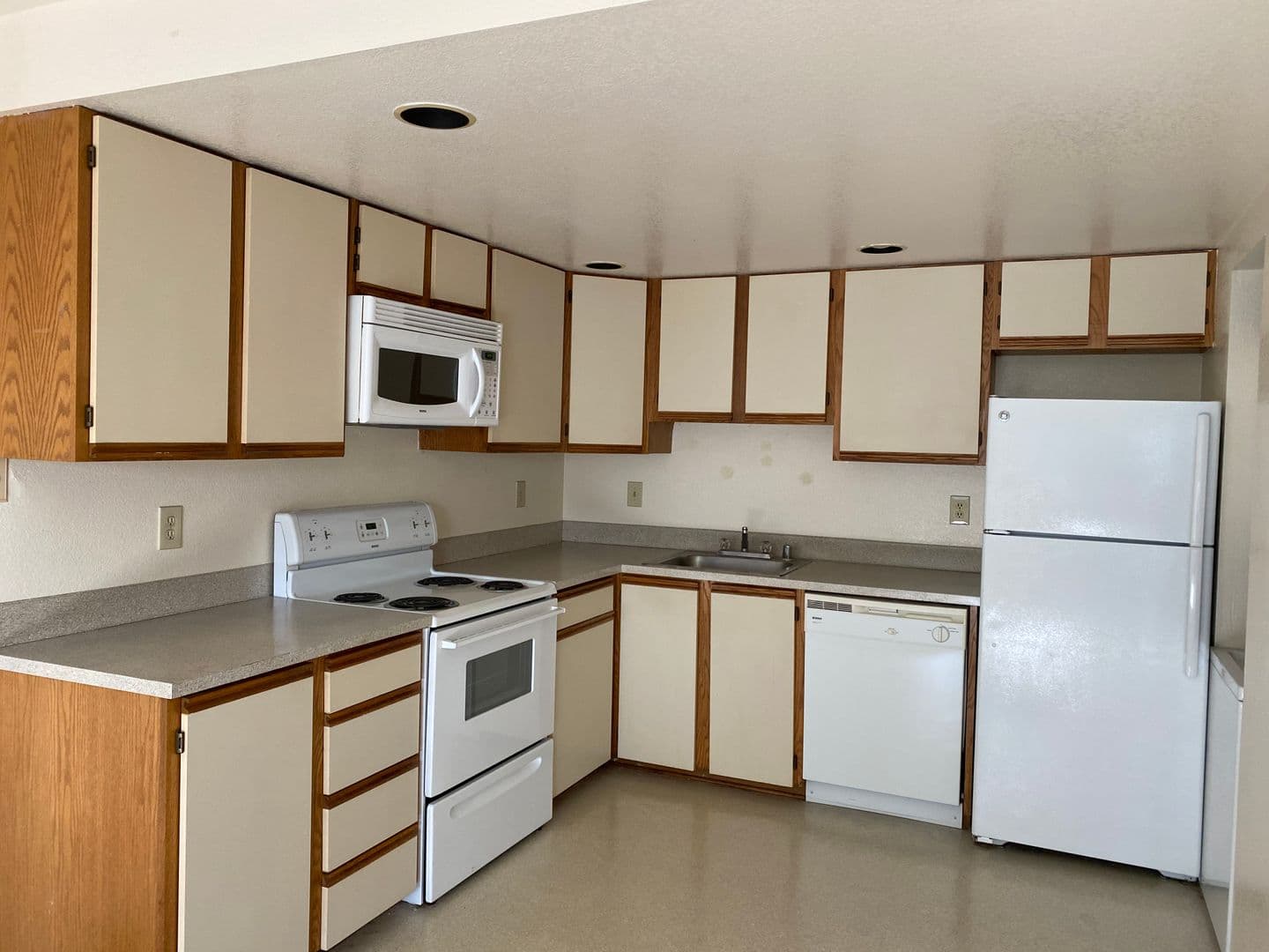 University Court Apartments 7 of 24