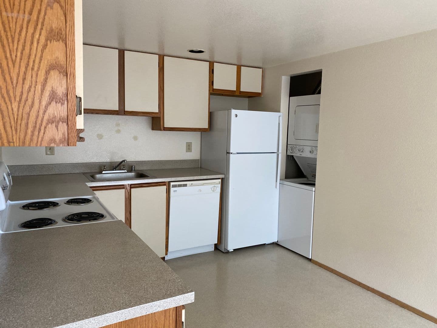 University Court Apartments 6 of 24