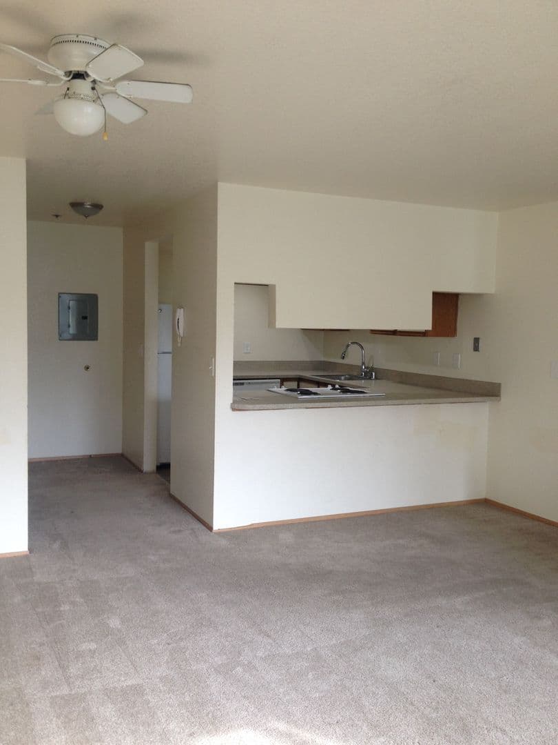 University Court Apartments 5 of 11