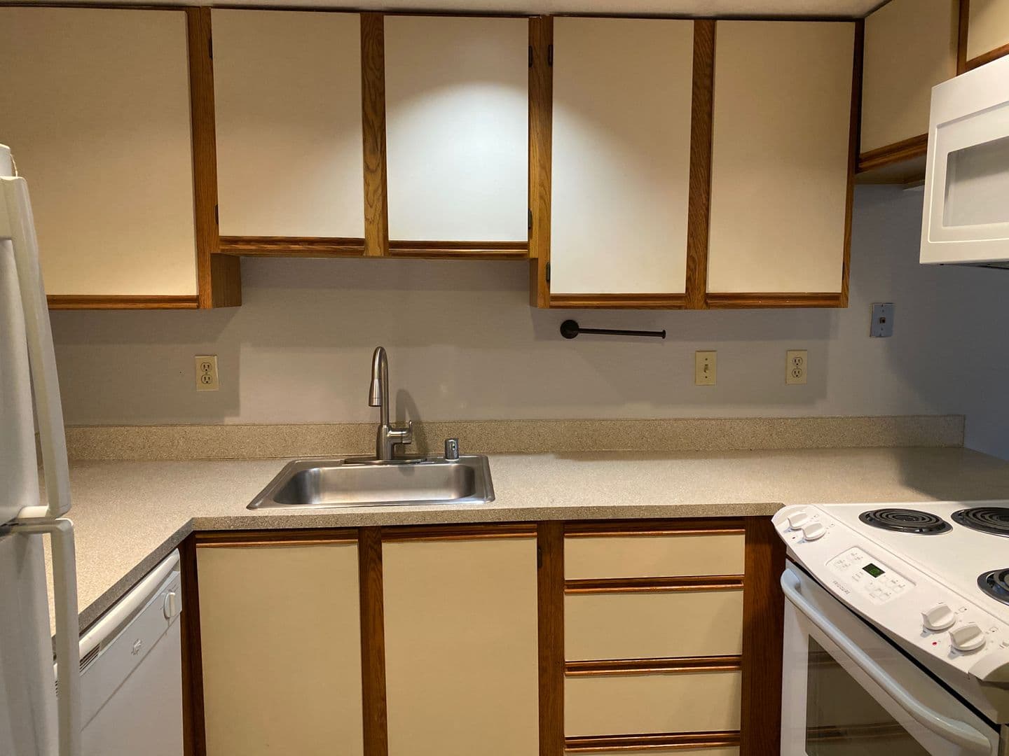 University Court Apartments 4 of 16