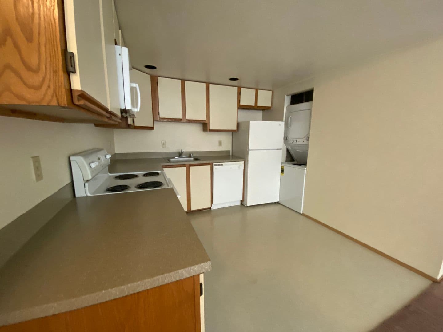 University Court Apartments 5 of 24