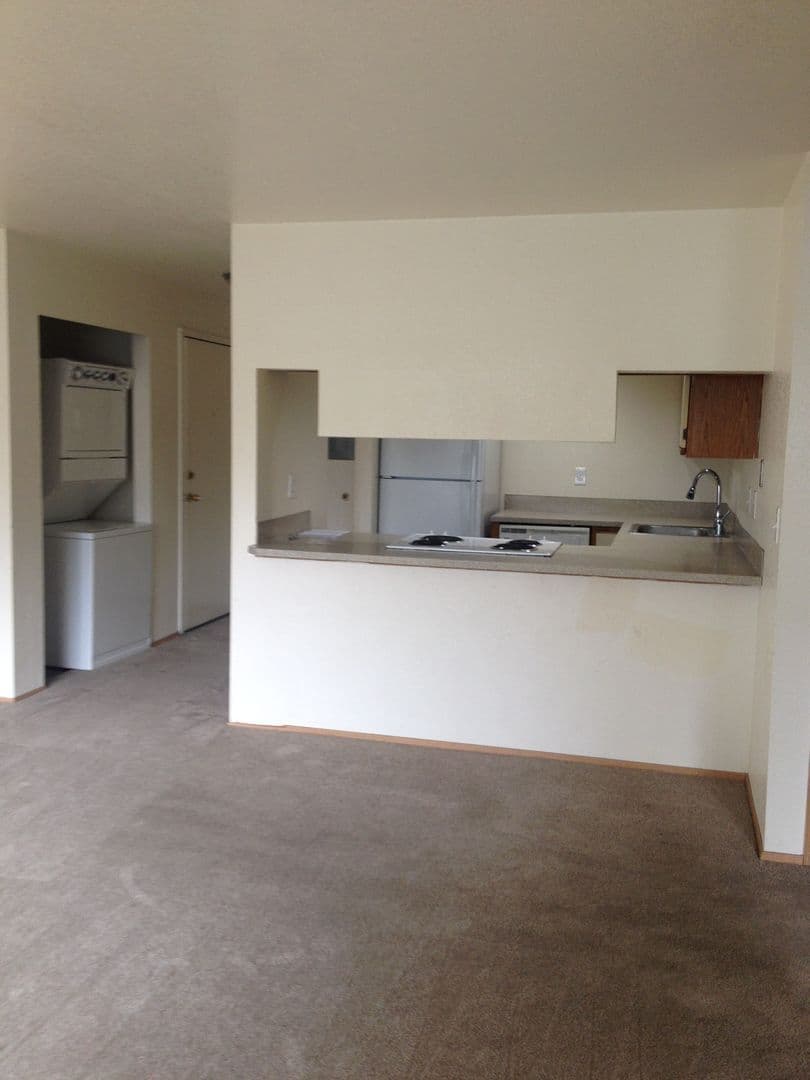University Court Apartments 6 of 11
