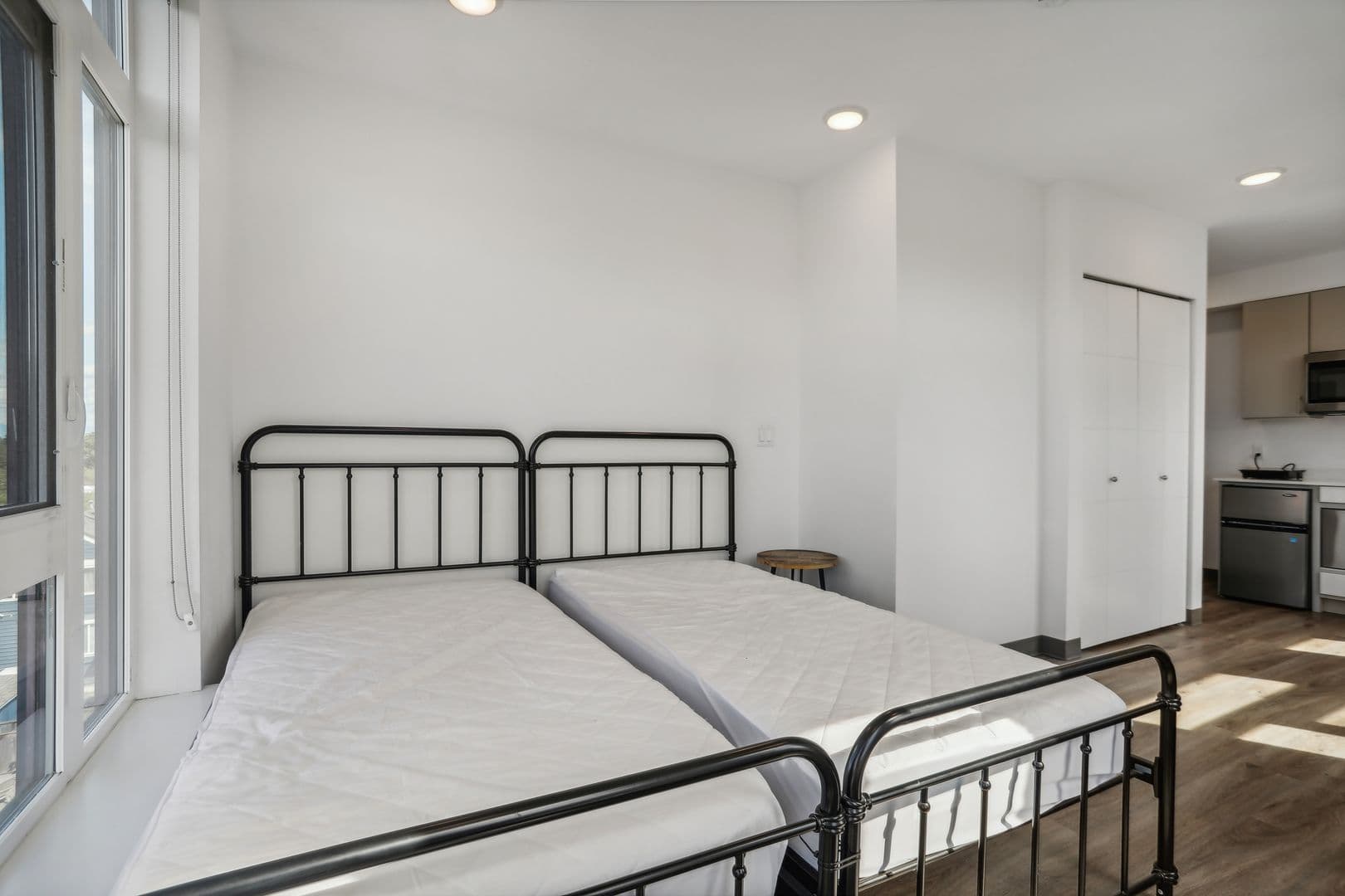 PM - Fifty-Two Apartments 2 of 20