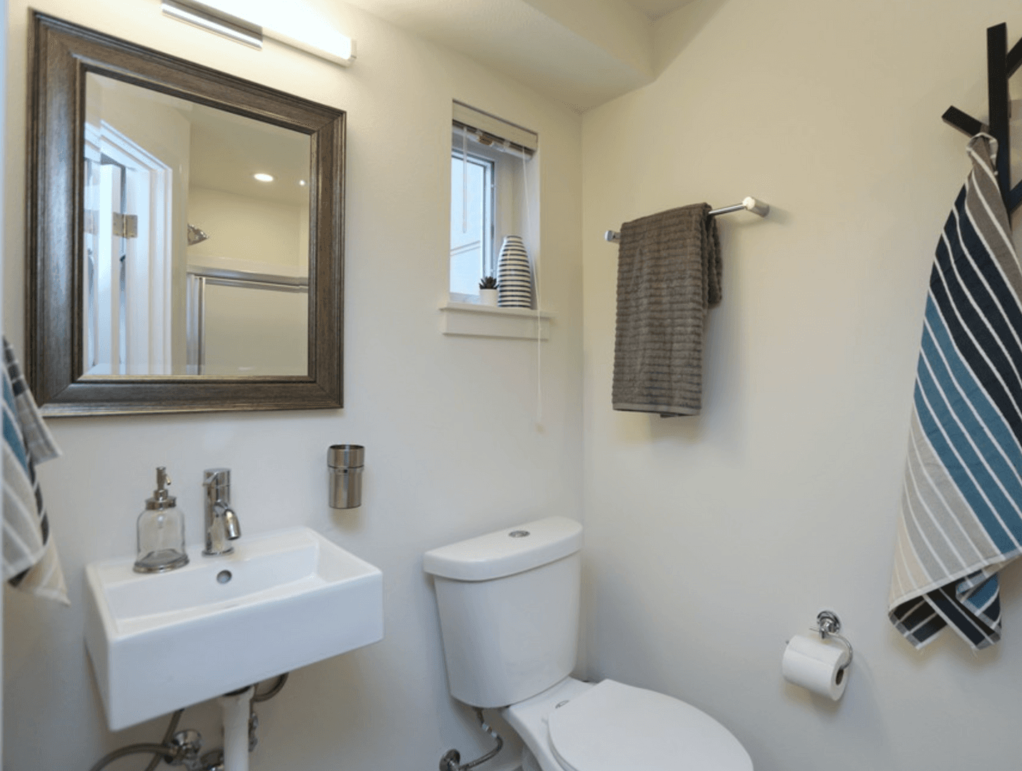 U20 Apartments 4536 20th Ave NE 6 of 24
