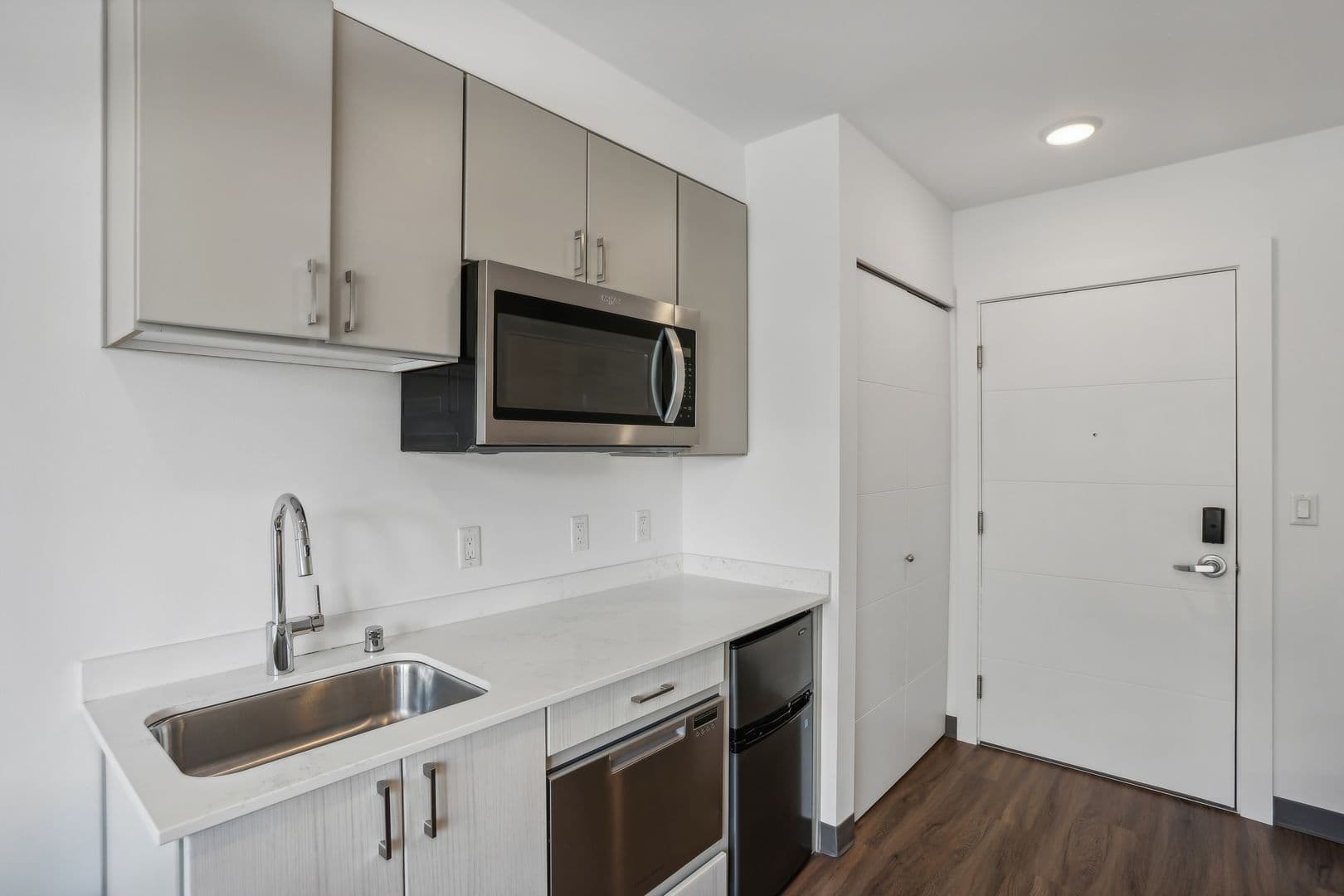 PM - Fifty-Two Apartments 10 of 20