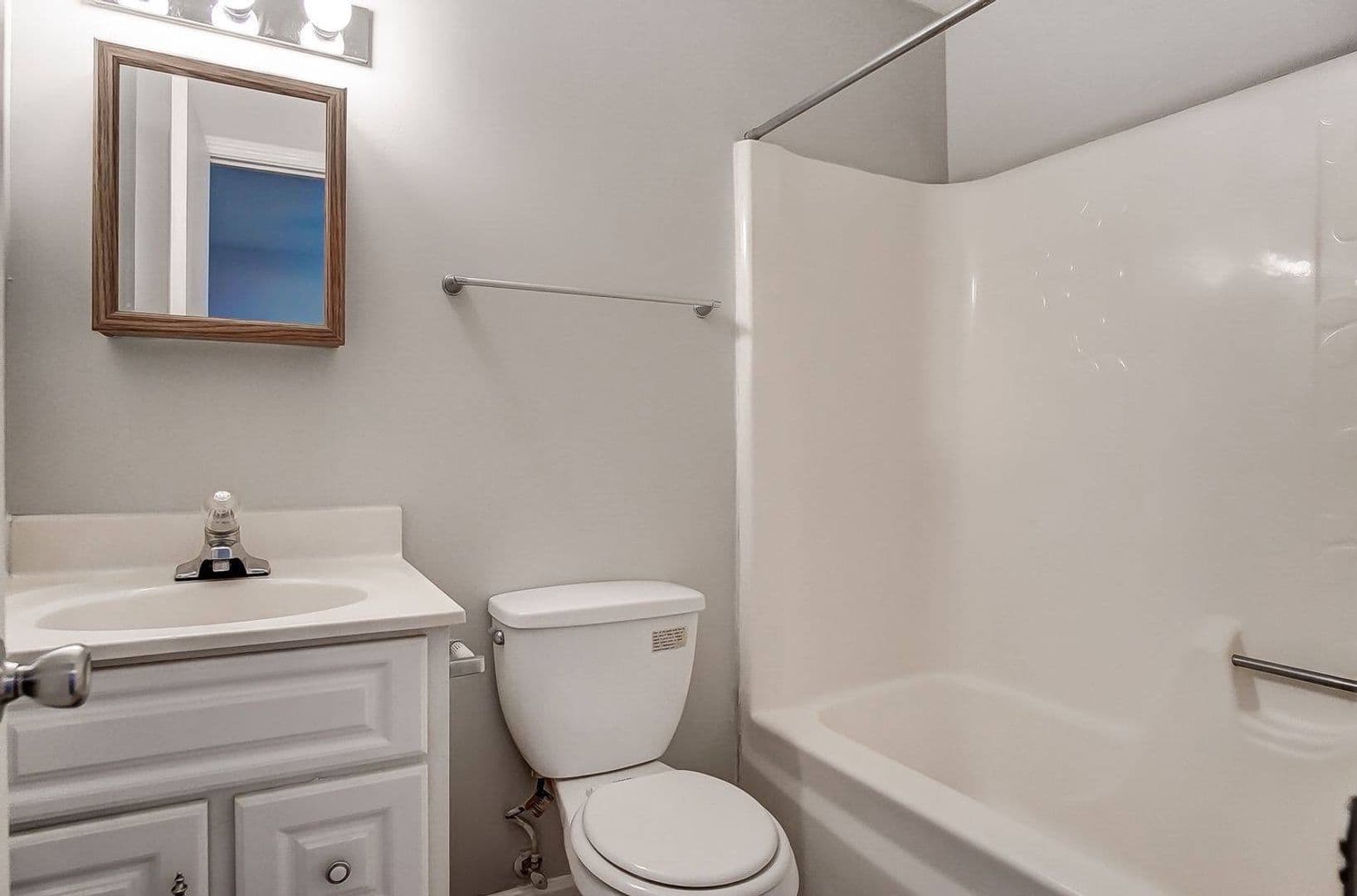 1 Bedroom 1 Bath First Floor Apartment for Rent 2 of 6