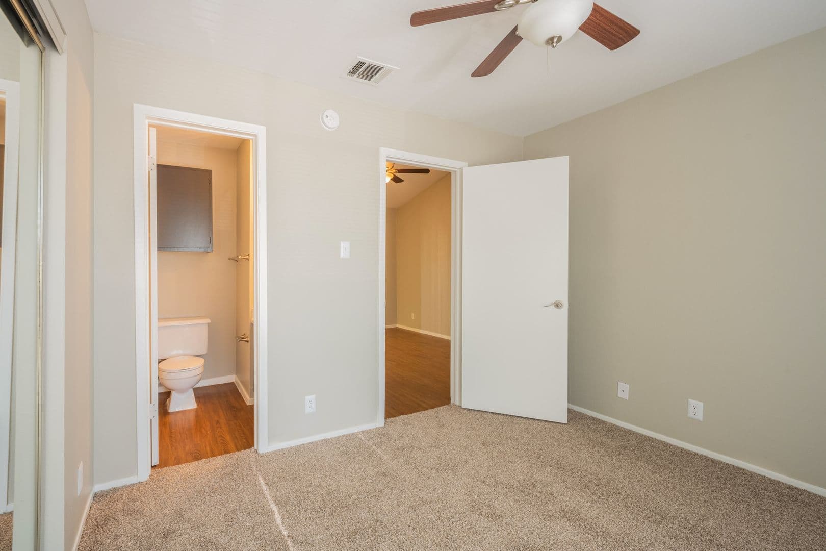 El Monty Apartments 26 of 32