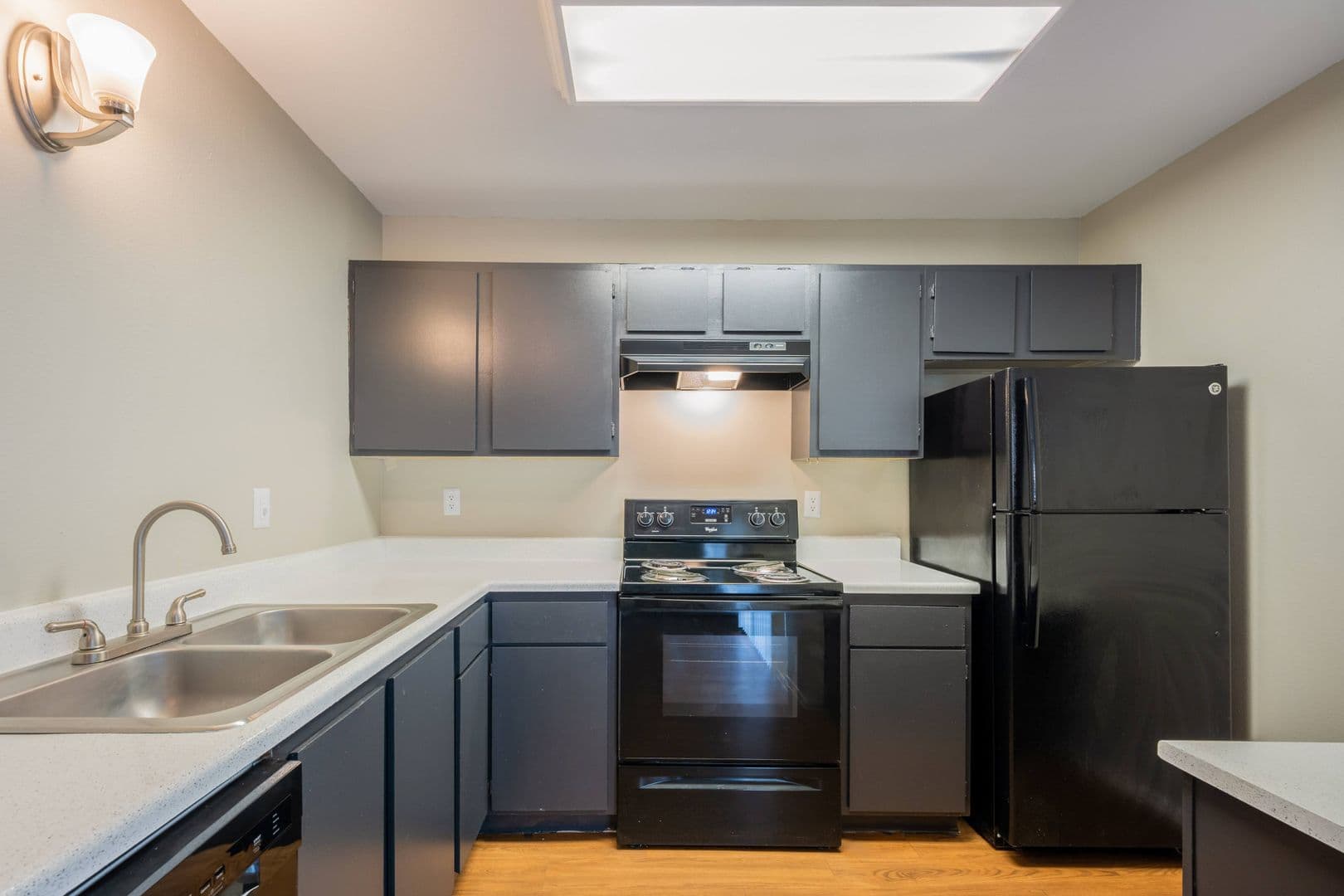 El Monty Apartments 9 of 32