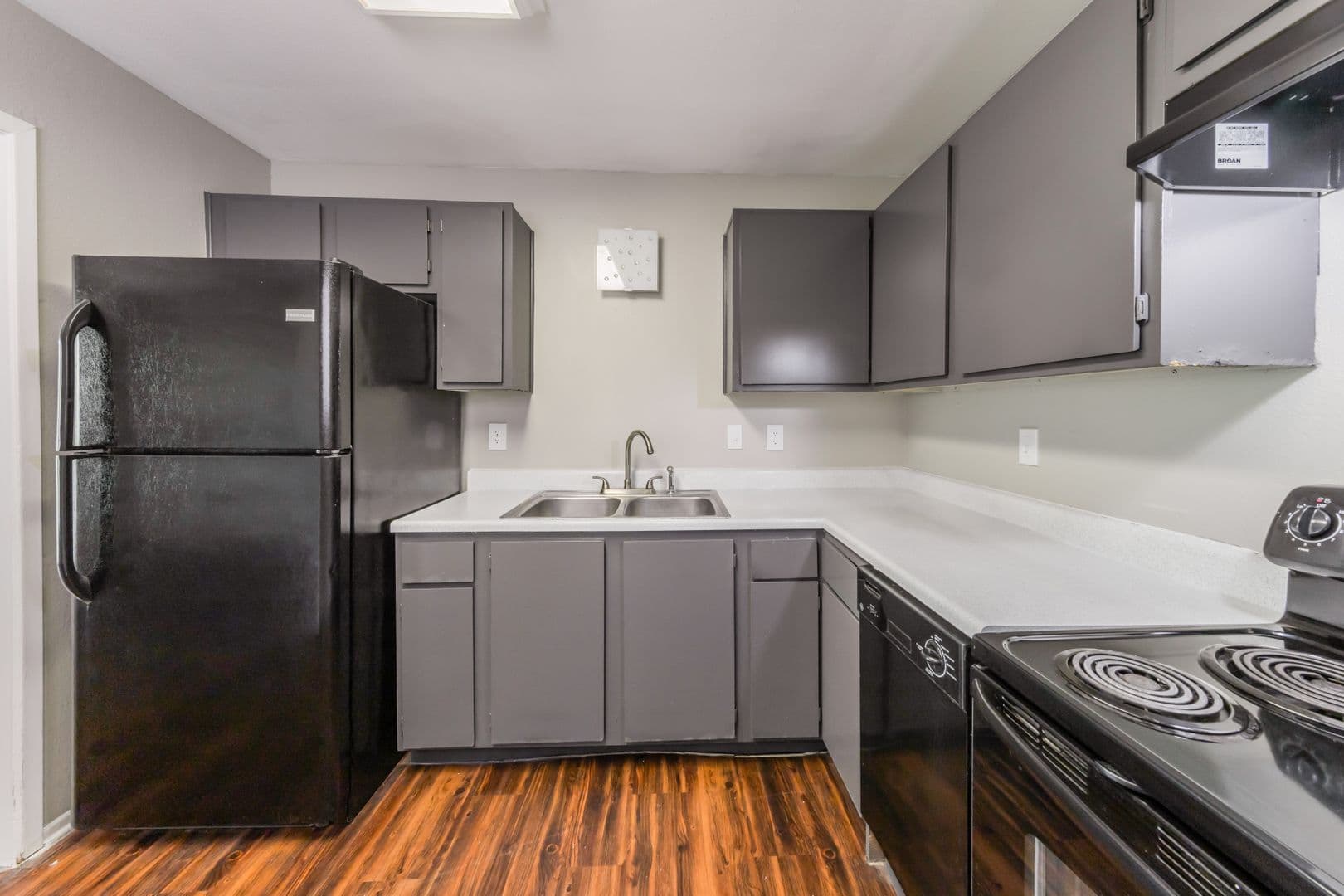 El Monty Apartments 9 of 20