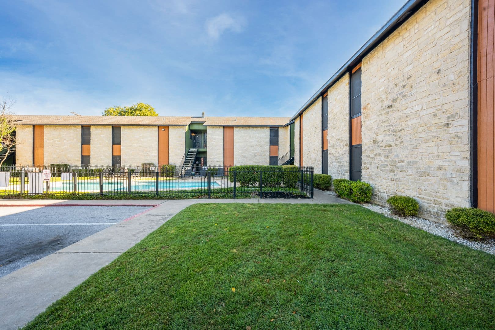 El Monty Apartments 12 of 32
