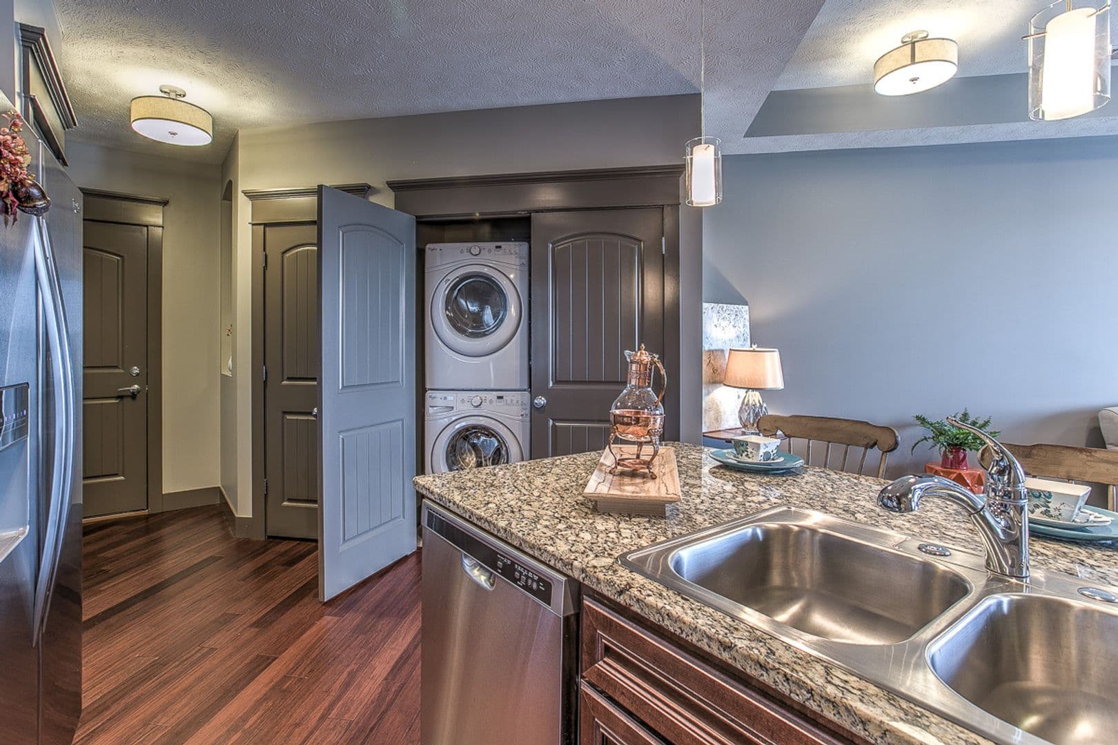 1010 on the Lake 2 of 12