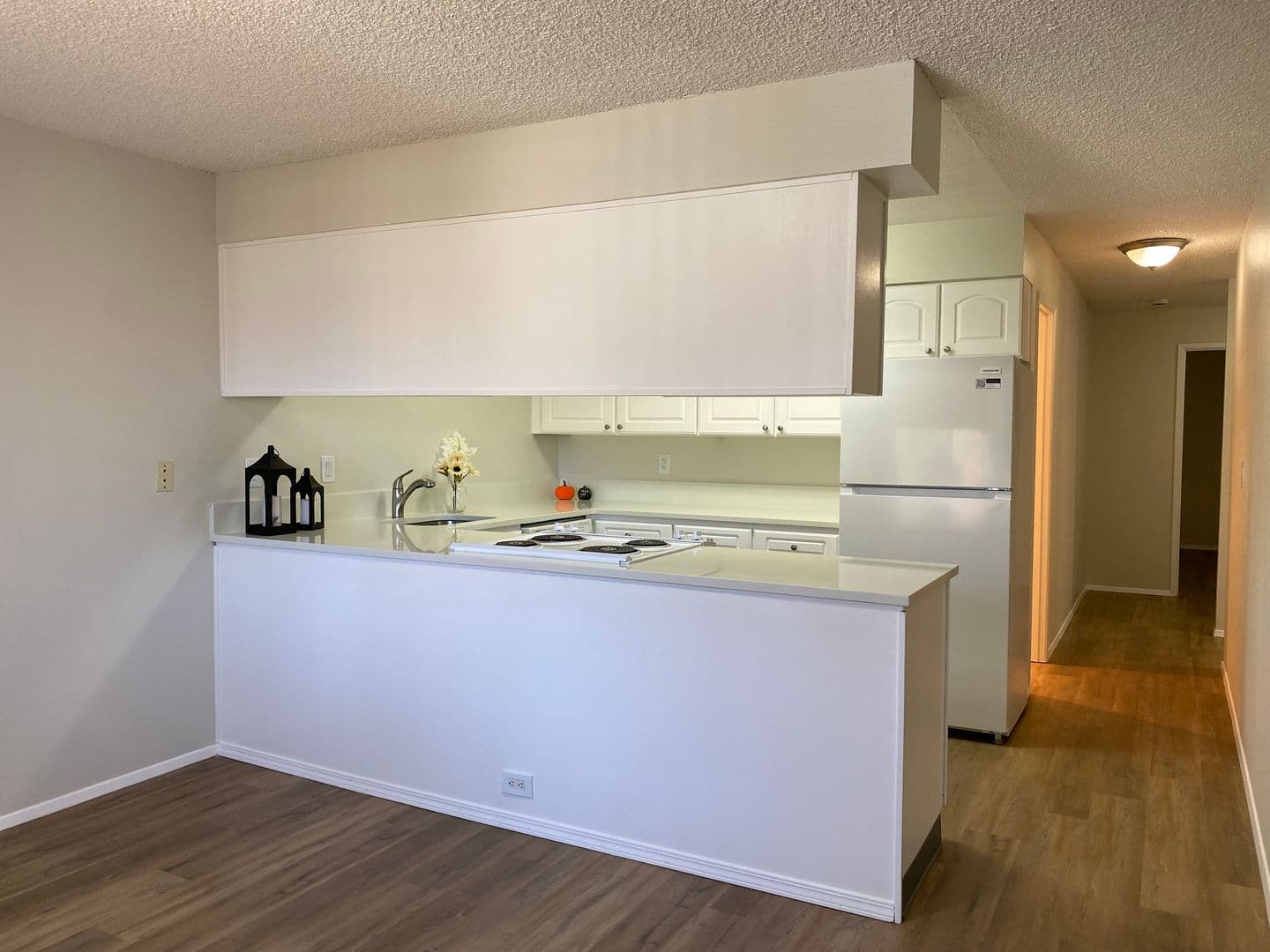 535 - Hilltop Apartments 4 of 25