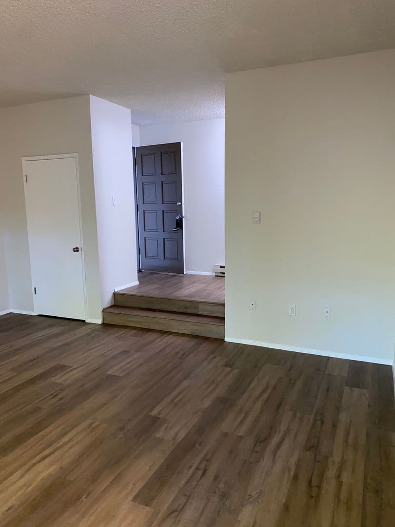 535 - Hilltop Apartments 5 of 19