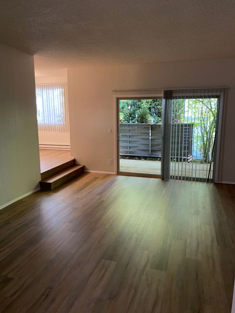 535 - Hilltop Apartments 6 of 19