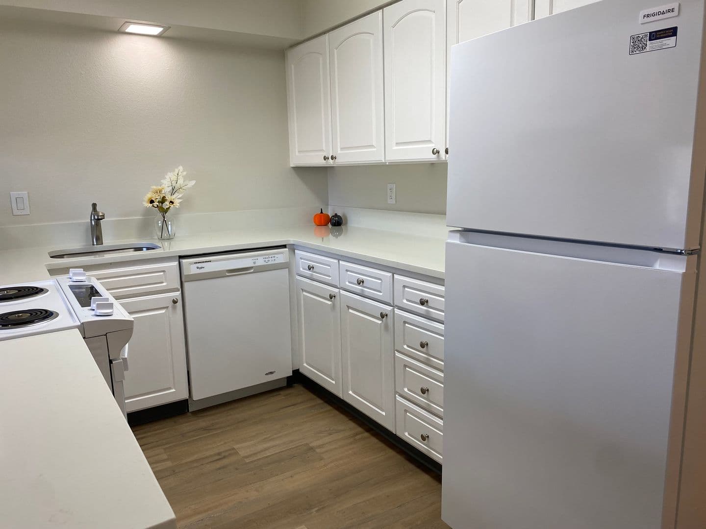 535 - Hilltop Apartments 3 of 25