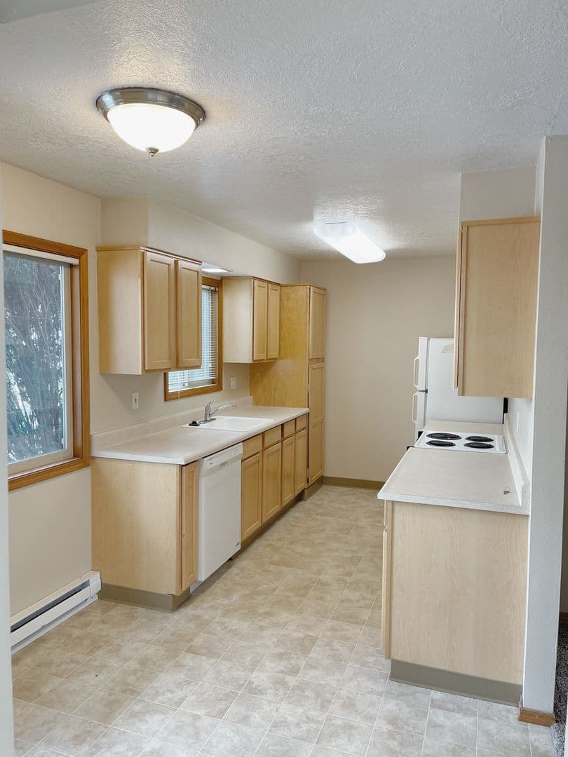 533 - Roxclif Court 2 of 8