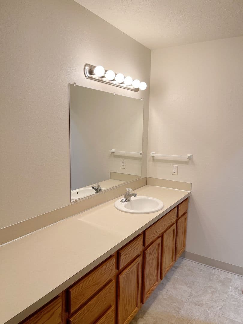 535 - Hilltop Apartments 9 of 16