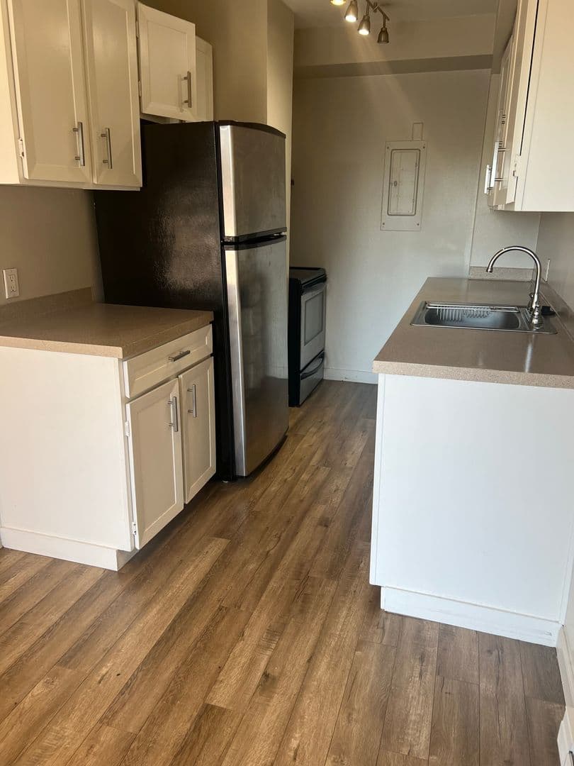 562-2020 Building 5 of 10
