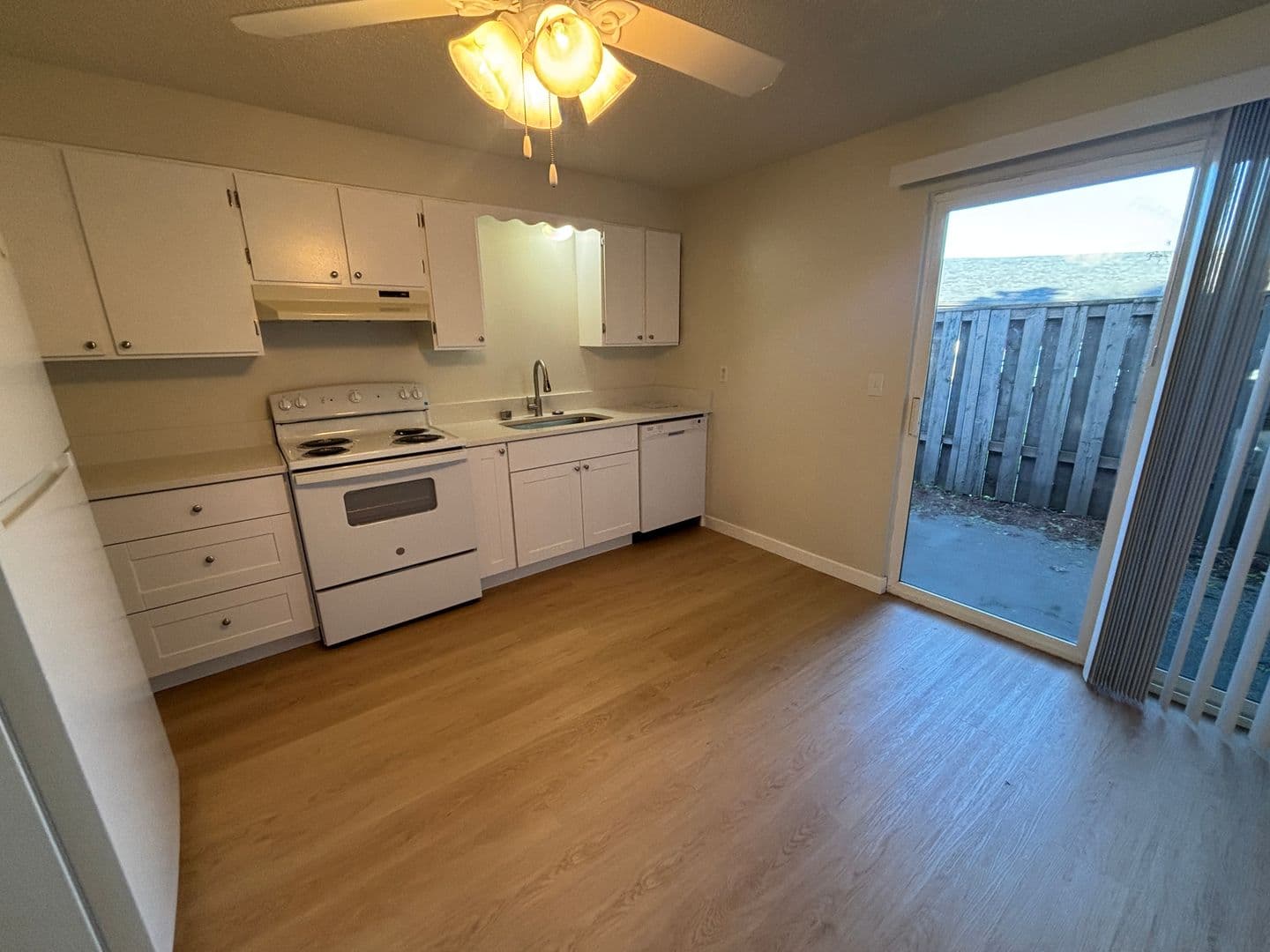 640 - Fairway Village 4 of 27