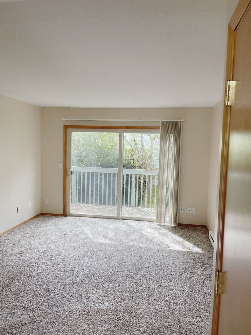 533 - Roxclif Court 3 of 8