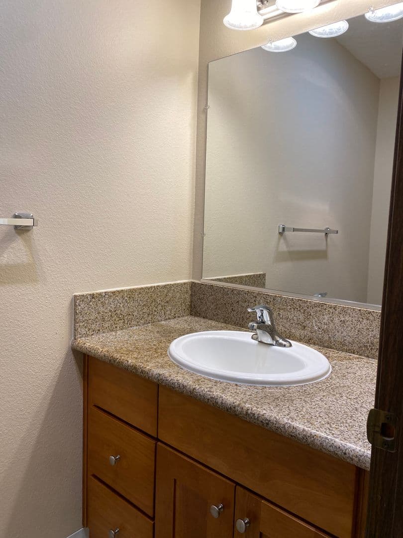 535 - Hilltop Apartments 19 of 24
