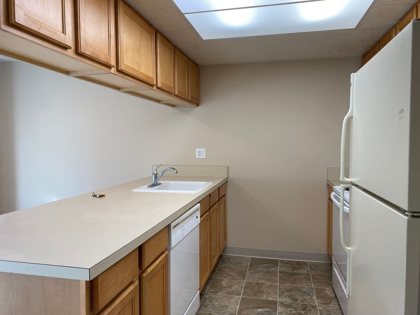 533 - Roxclif Court 2 of 16