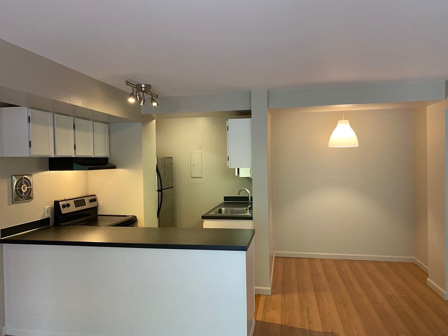 562-2020 Building 6 of 10