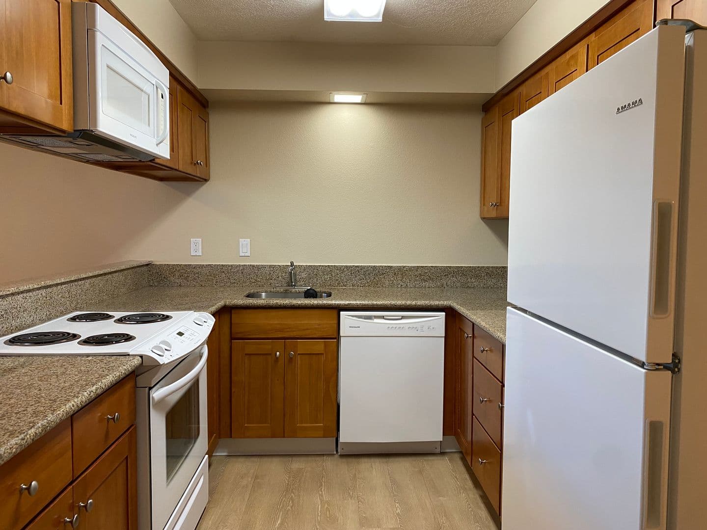 535 - Hilltop Apartments 8 of 24