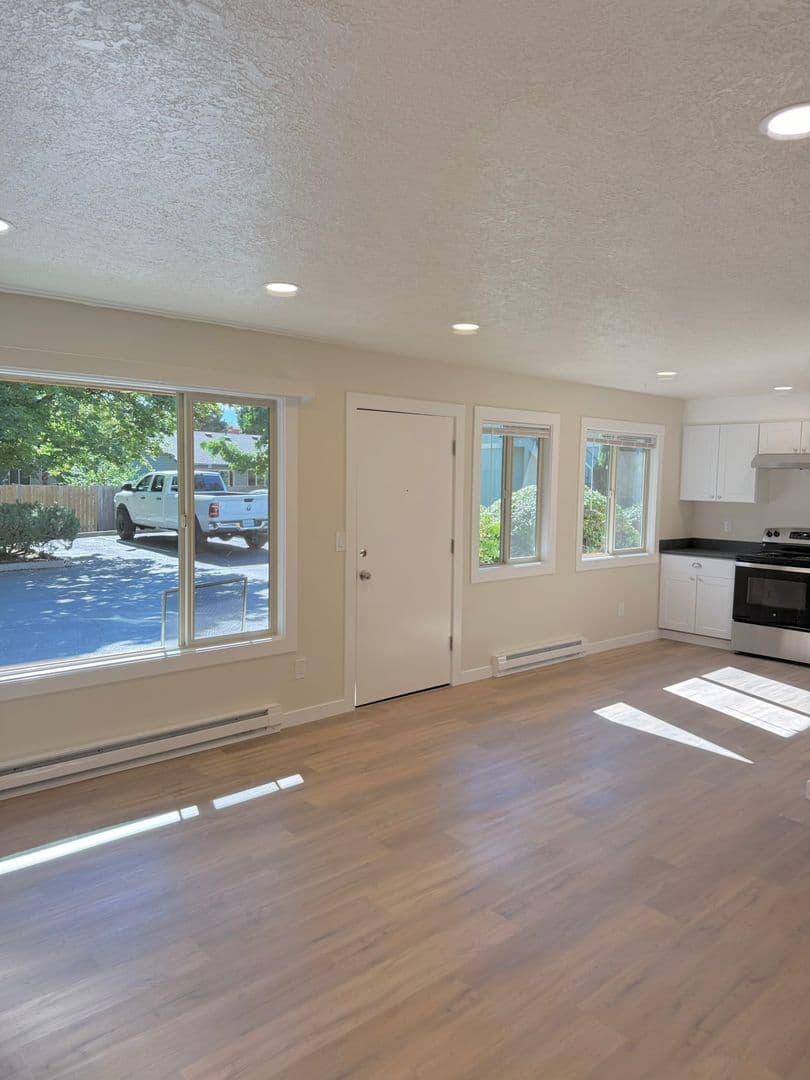 532 - Garden Court 3 of 9