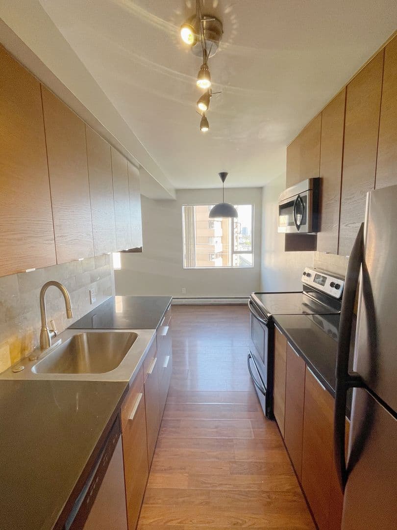 562-2020 Building 8 of 14