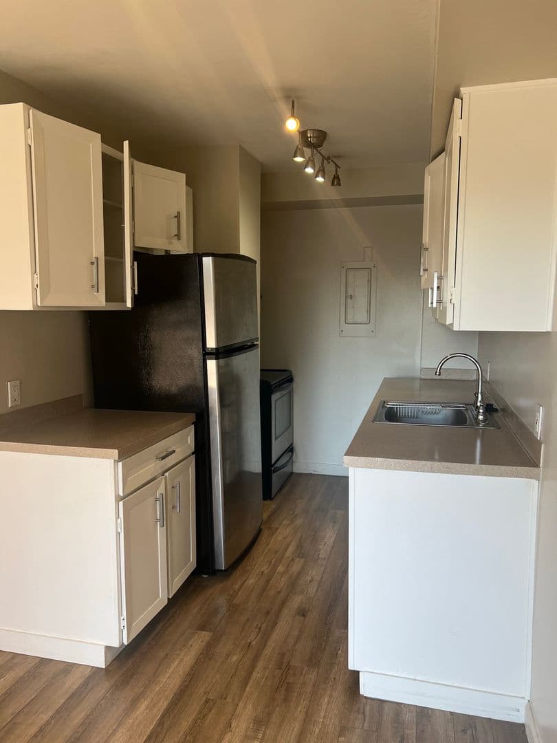 562-2020 Building 4 of 10