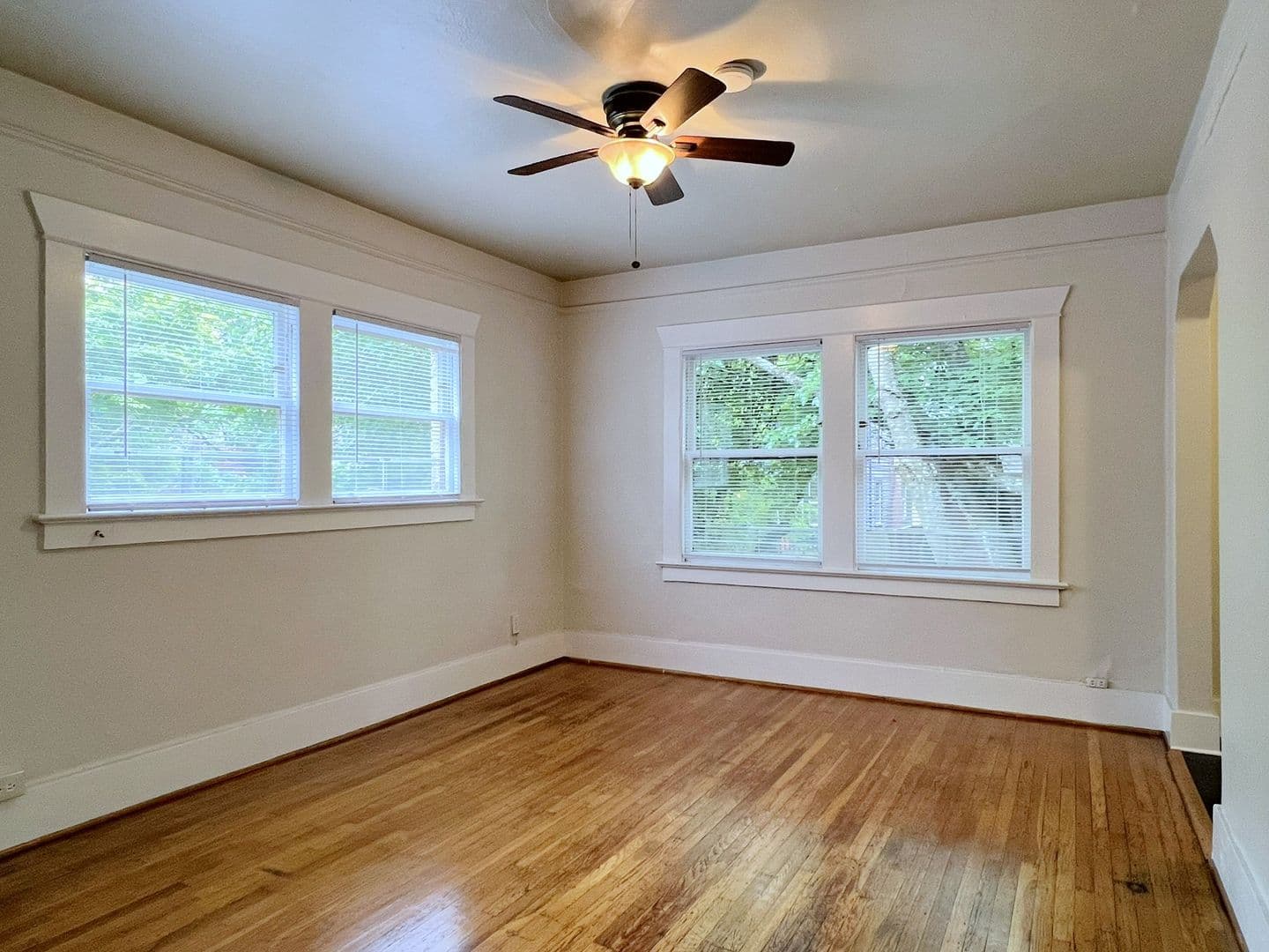 634 - Whitestone 4 of 8