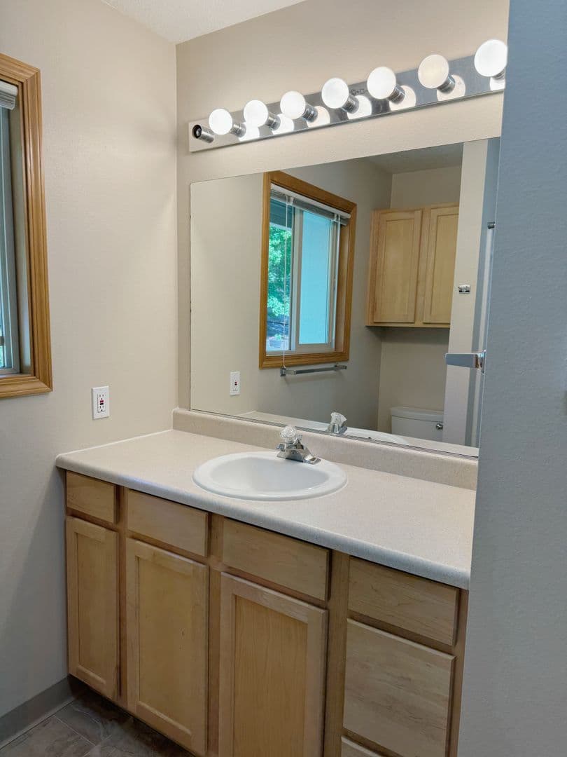 533 - Roxclif Court 10 of 16