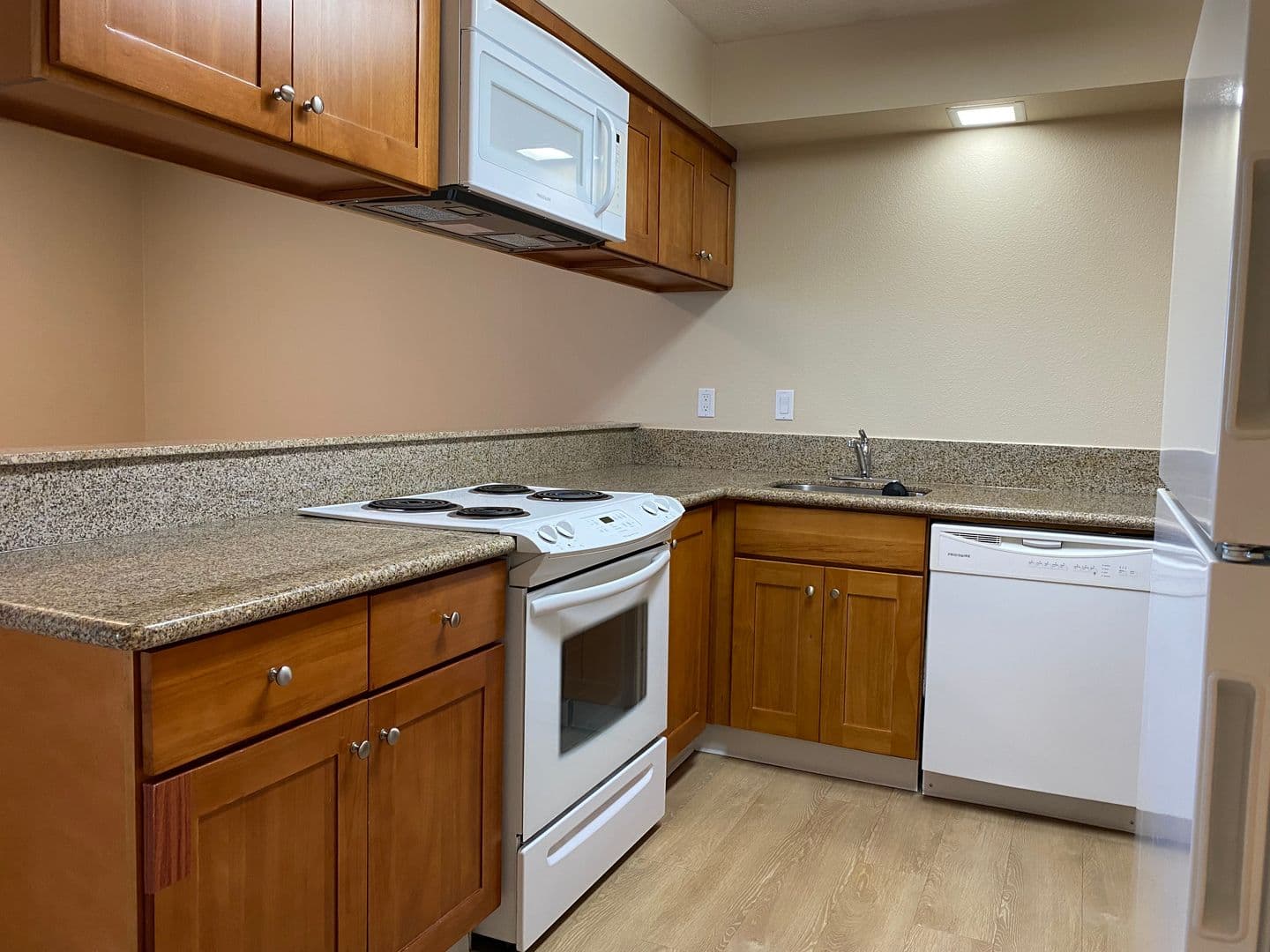 535 - Hilltop Apartments 9 of 24