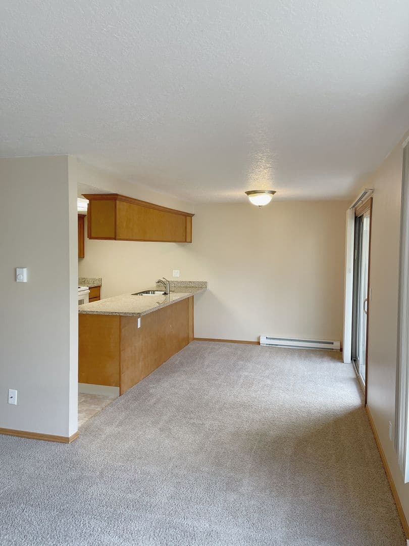 533 - Roxclif Court 2 of 8