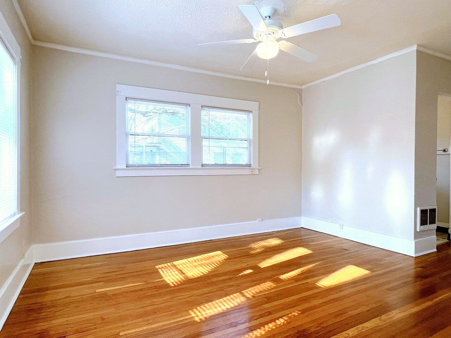 634 - Whitestone 5 of 9