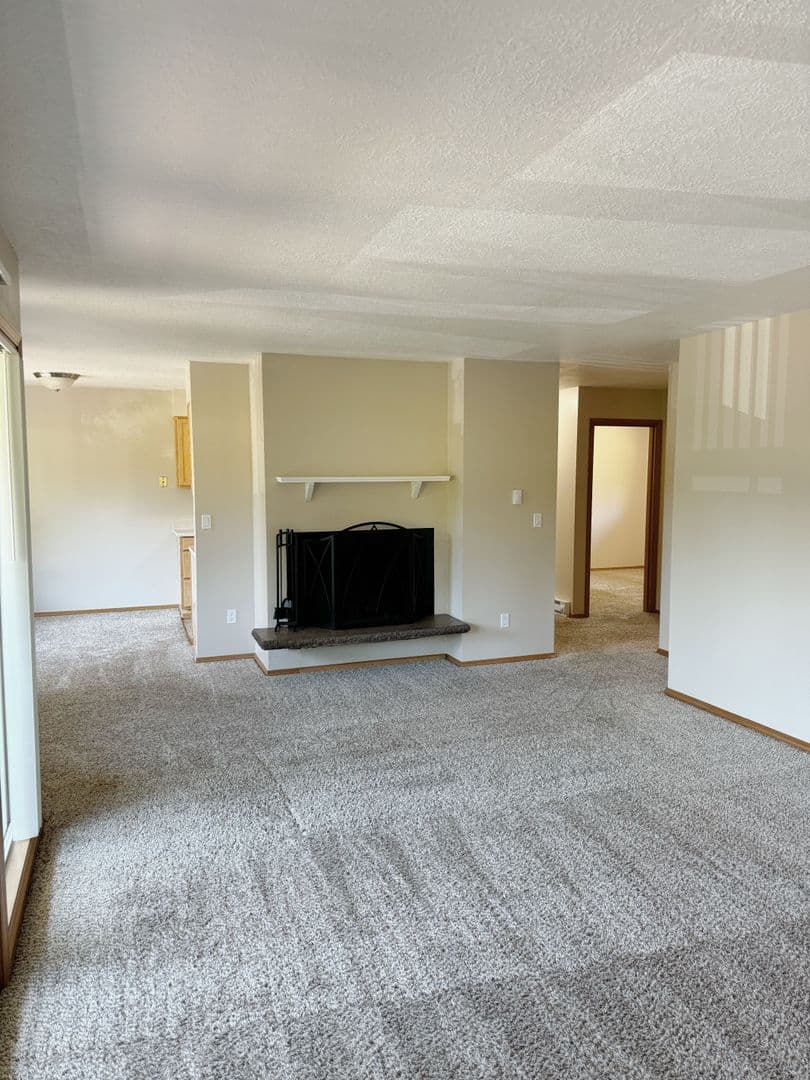 533 - Roxclif Court 3 of 16
