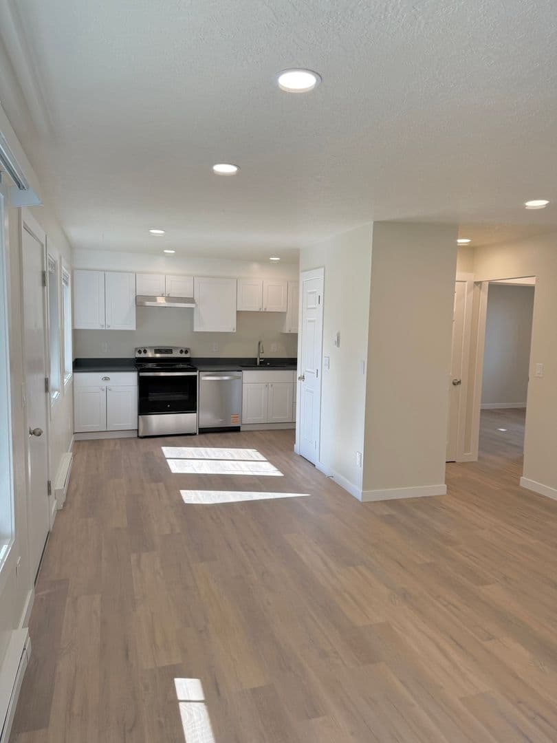 532 - Garden Court 1 of 9