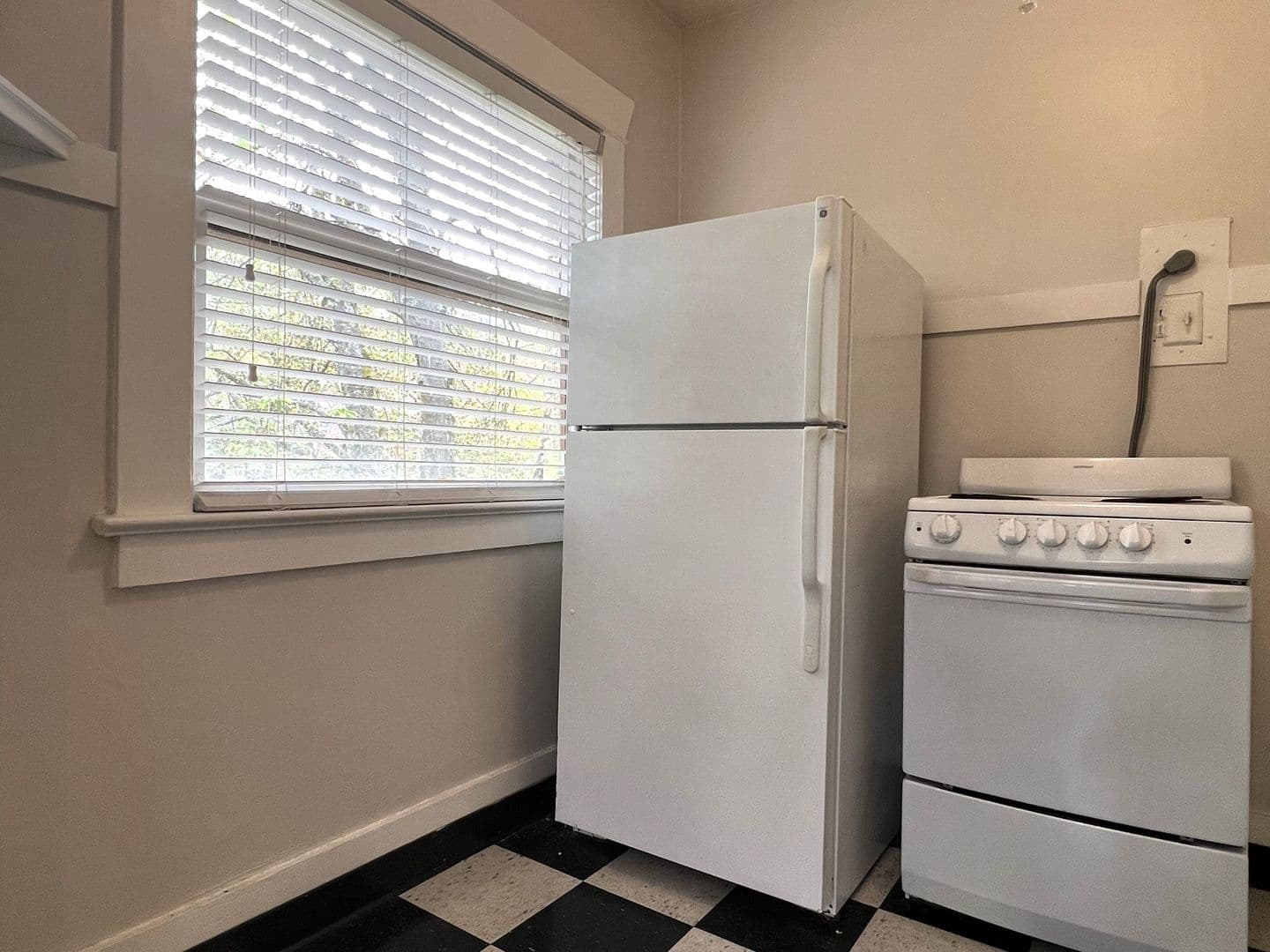 634 - Whitestone 6 of 10
