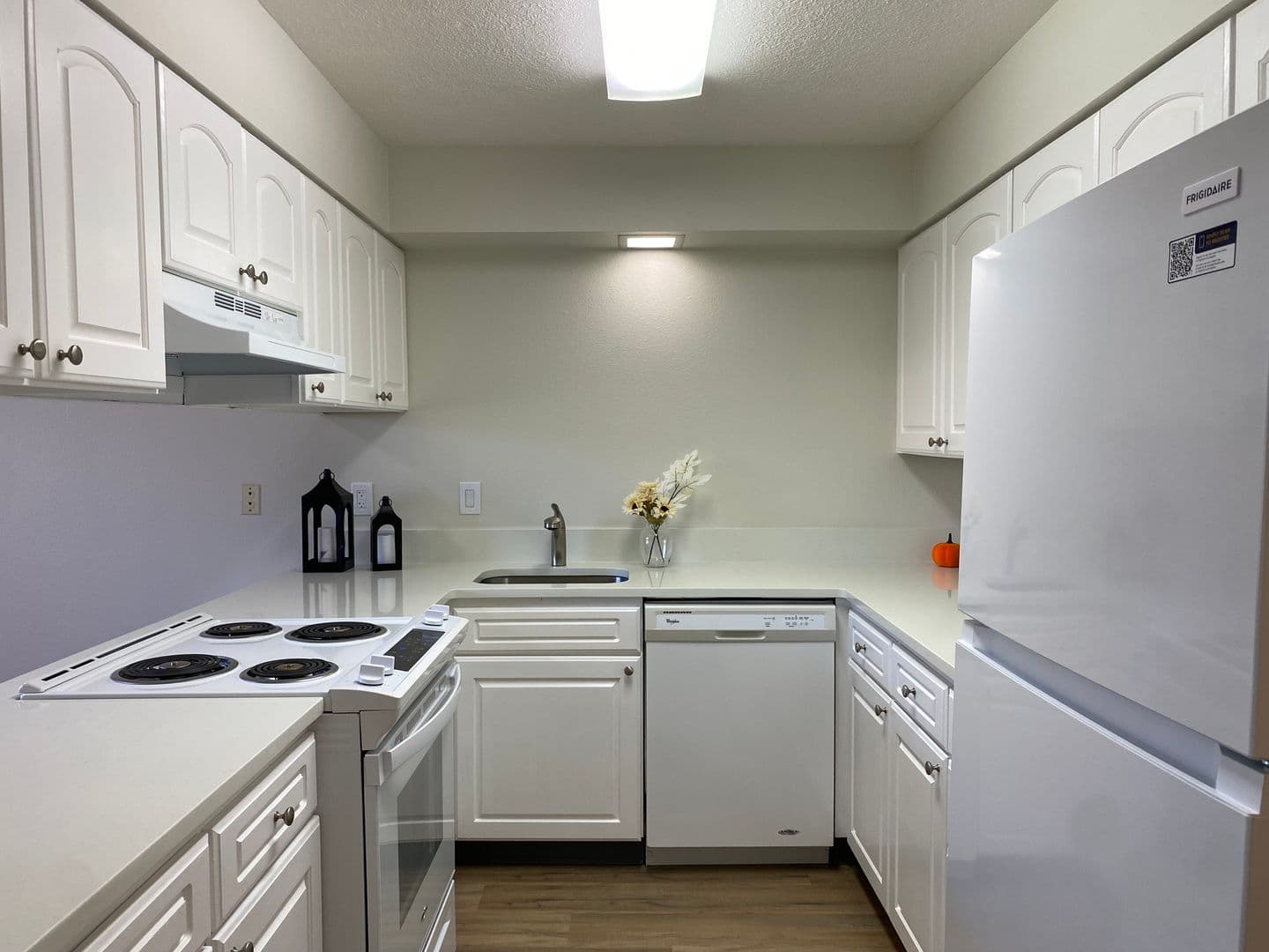 535 - Hilltop Apartments 1 of 25