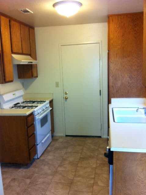 1 BEDROOM HESPERIA APARTMENT 2 of 6