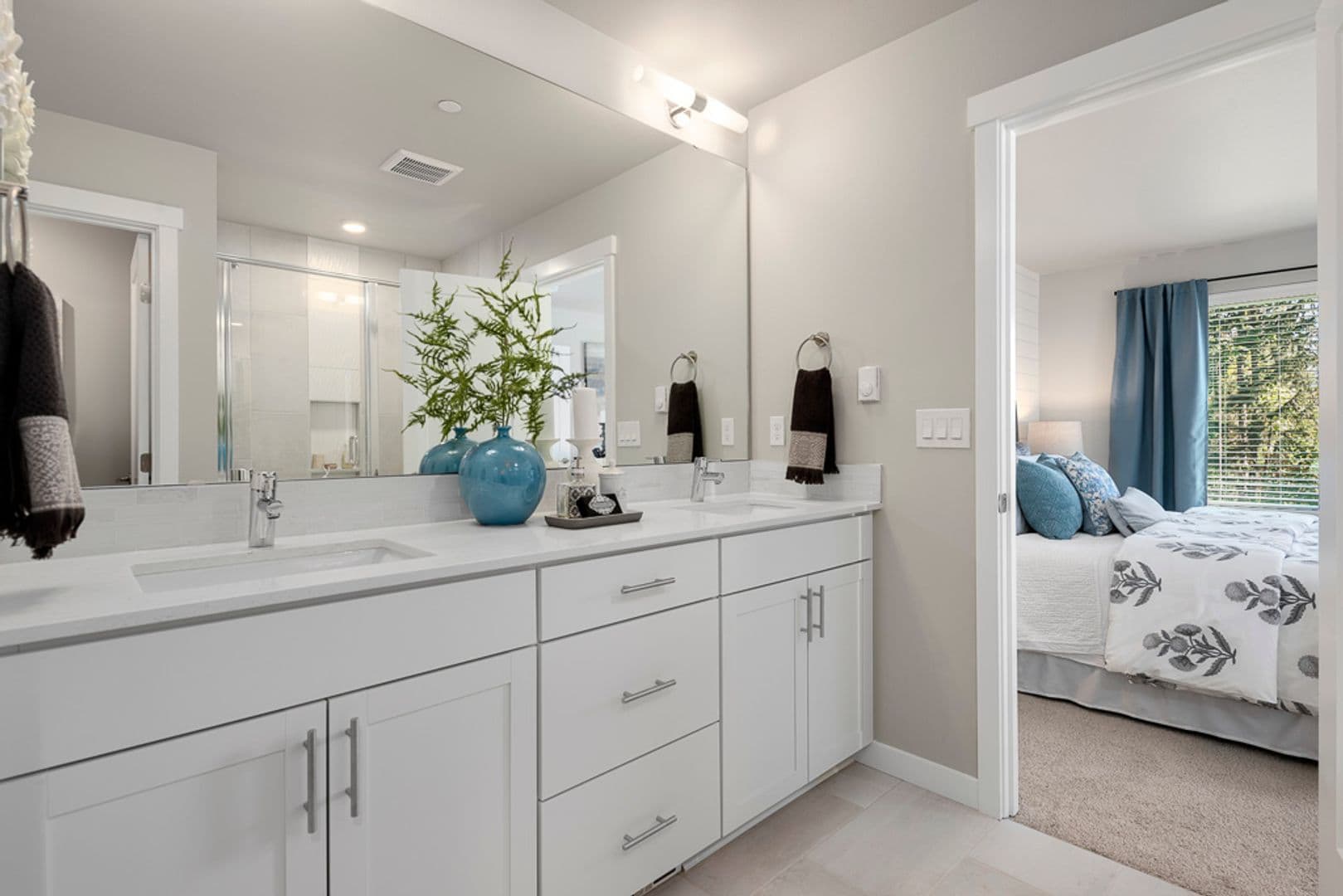 4 Bedroom townhome on greenbelt | 2 Car Garage and Driveway 15 of 19