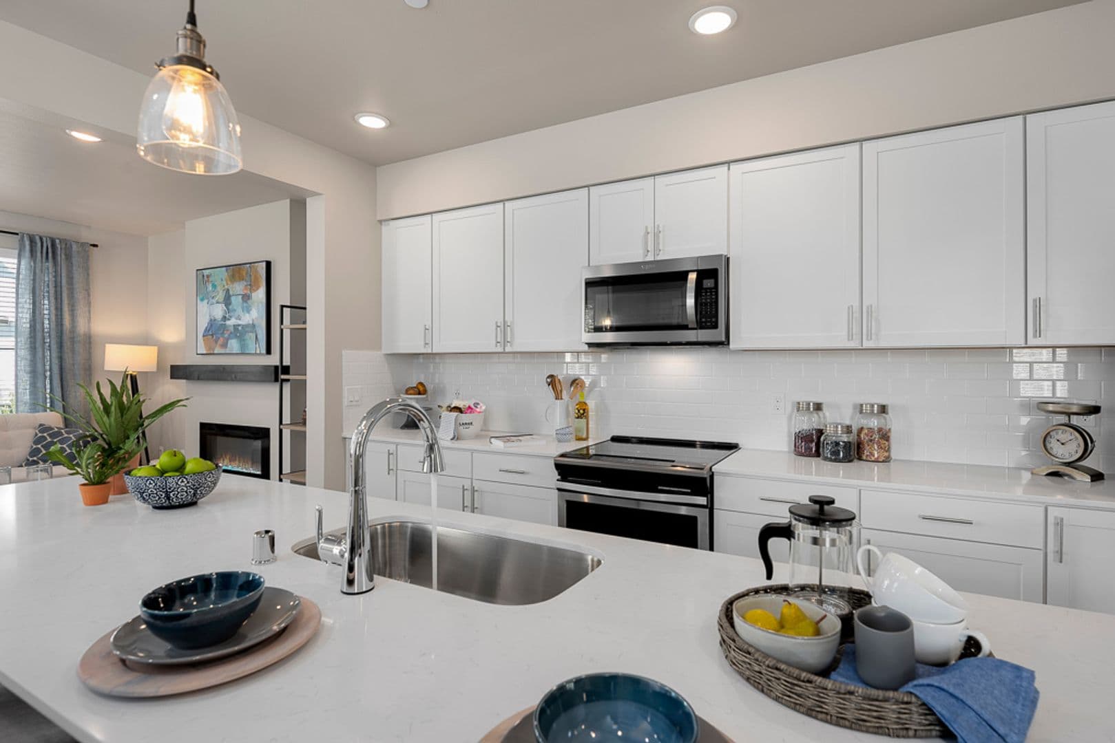 4 Bedroom townhome on greenbelt | 2 Car Garage and Driveway 9 of 19